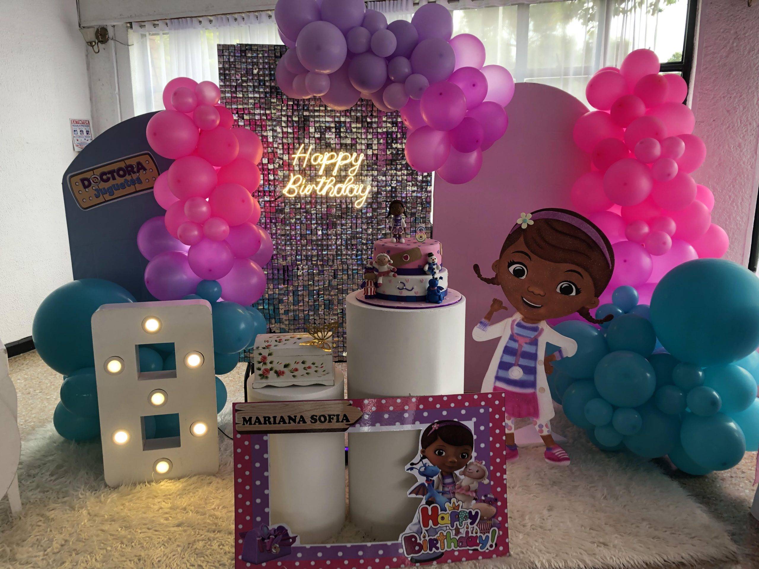 decoracion fiesta infantil doctora juguetes - Imagen 4