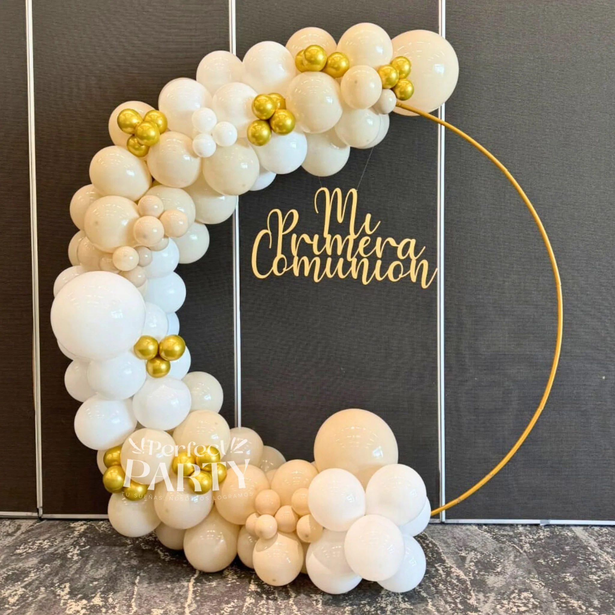 Decoracion de eventos aro dorado